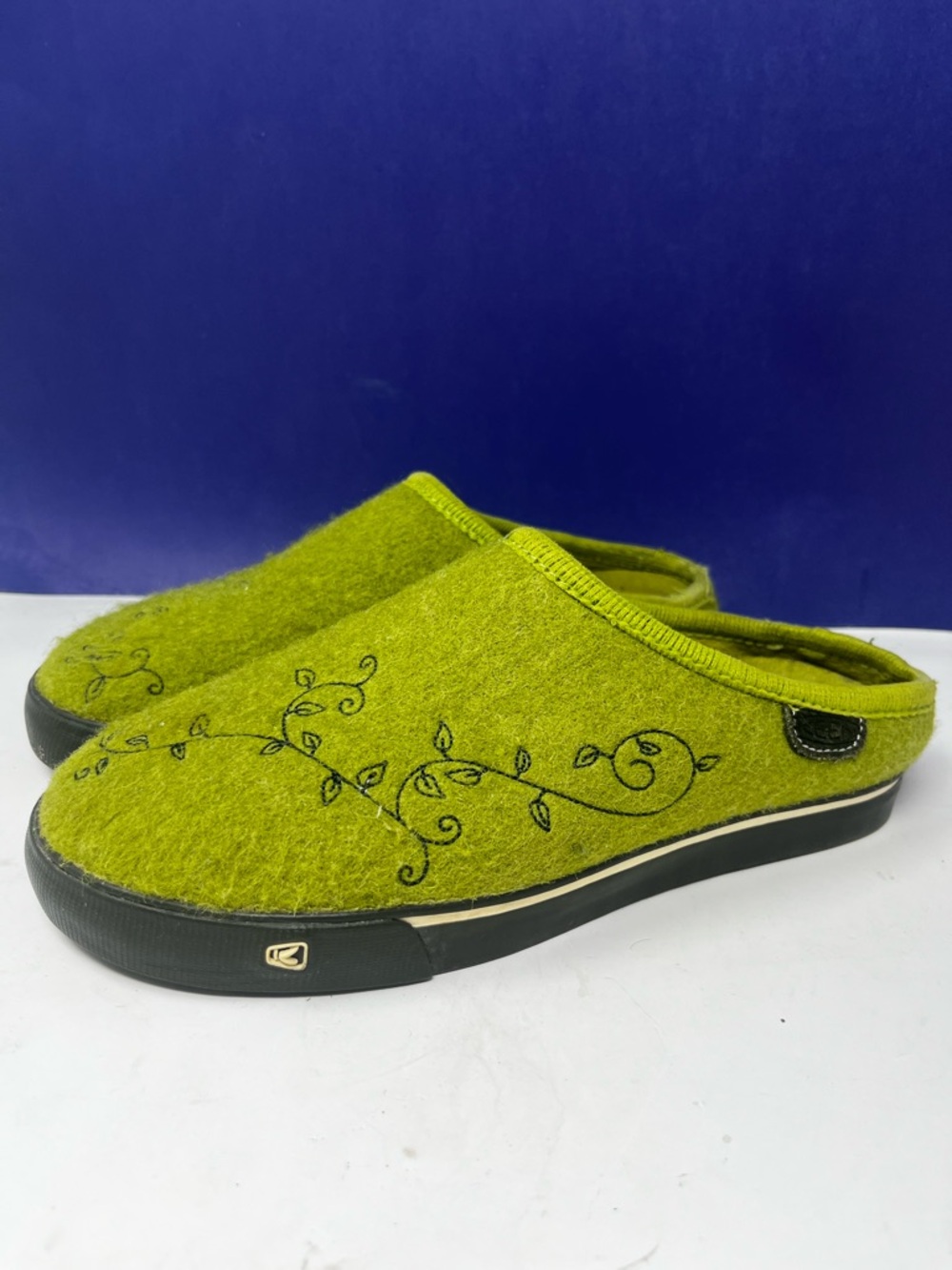 Keen Trillium Felt Slip-On Mule Scuffs Green Embroidered 7